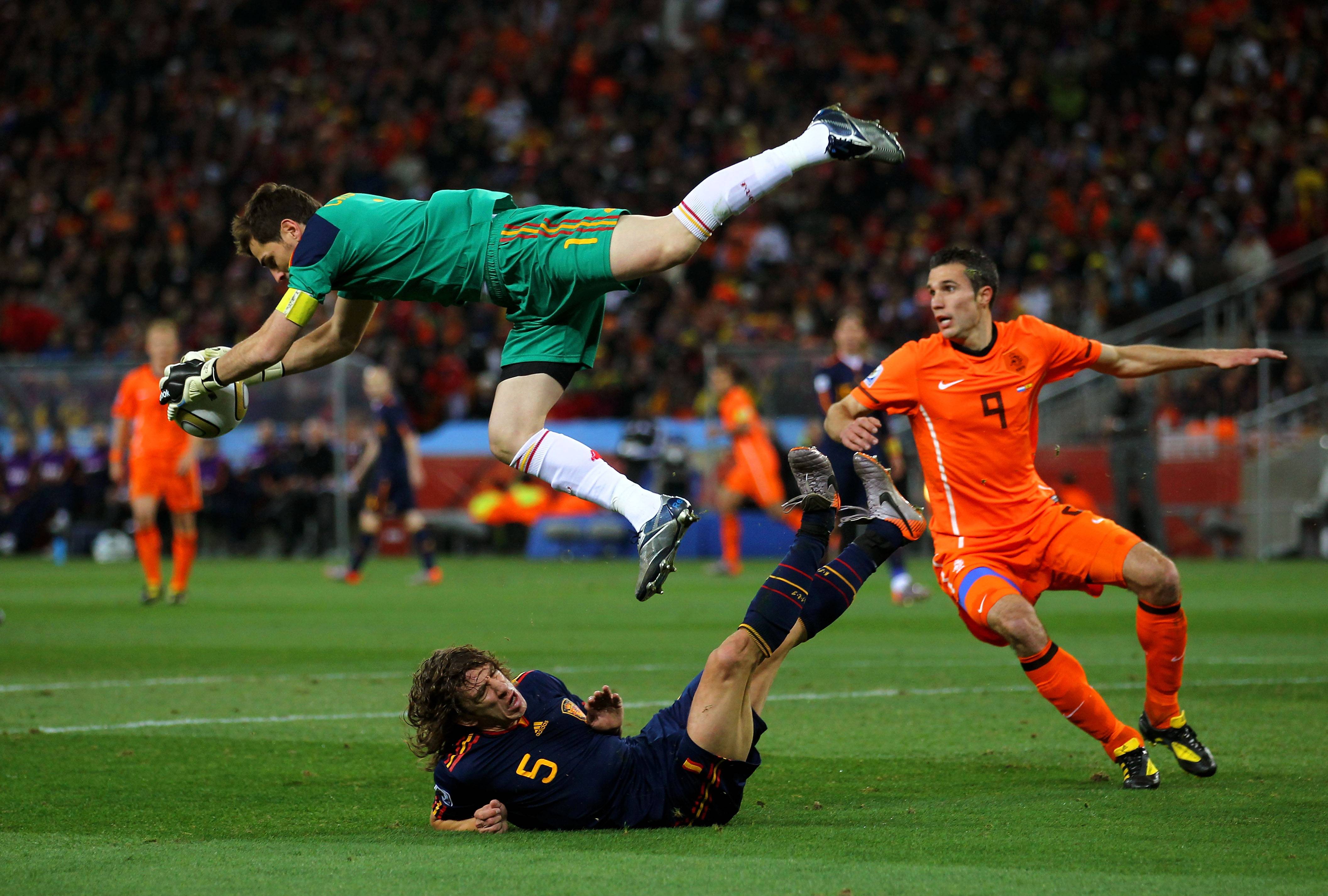 Хороший матч будет. Iker Casillas 2010 World Cup Final. Футбол картинки. Футбол яркие моменты.