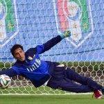 Gianluigi Buffon menandatangani kontrak baru bersama Juventus ketika berusia 43 tahun