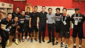 Bekas bintang Manchester United, Gary Neville berminat untuk melatih kelab Indonesia