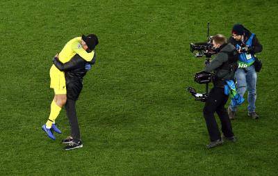 Kloop Puji Aksi Allison, Salah