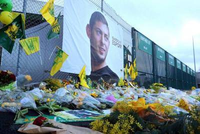 Seorang lelaki disyaki penyebab kepada kematian Emiliano Sala ditahan pihak berkuasa