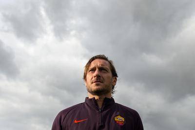 Video : Selepas 30 tahun bersama Roma, akhirnya Totti ucap selamat tinggal