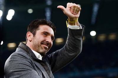 Leeds buru khidmat Buffon di Elland Road