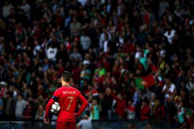 Dunia di bawah telapak kaki Ronaldo