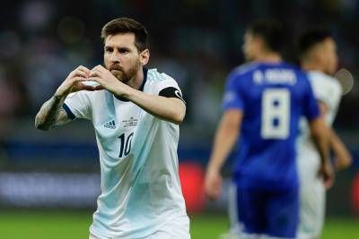 Video : Pada hari ini, Lionel Messi catat rekod penjaring terbanyak Argentina