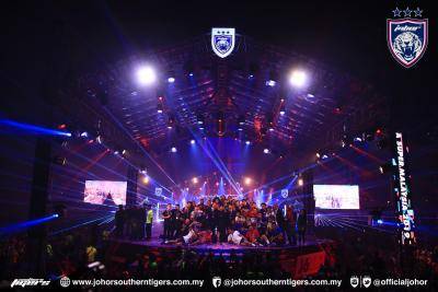 Video : Kejuaraan ‘double hat trick’ JDT disambut meriah
