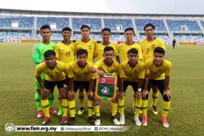 Skuad B-15 julang piala di China