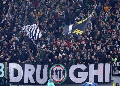 Video : Polis serbu kubu ultras Juventus, rampas peralatan neo-Nazi dan peluru berpandu