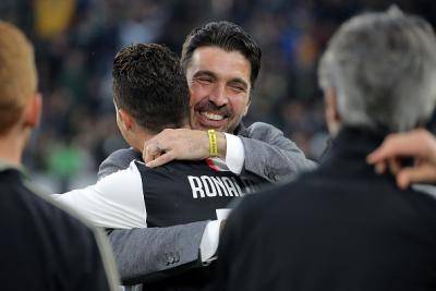 Juventus dalam perbincangan terakhir untuk dapatkan De Ligt dan Buffon
