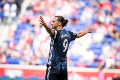 Zlatan Ibrahimovic pilih Zlatan Ibrahimovic sebagai kesebelasan terbaik sepanjang masa