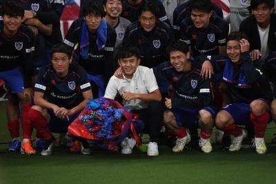 Perpisahan penuh emosi buat Kubo