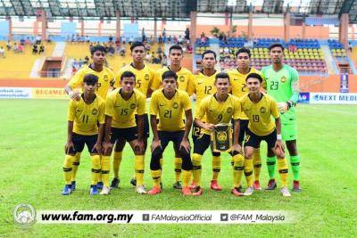 Skuad B-18 kembali ke landasan yang tepat