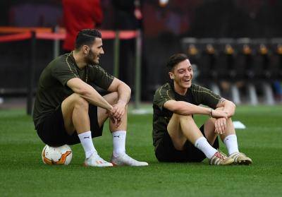 Ozil dan Kolasinac tersekat di tengah-tengah perang