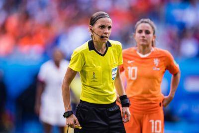 UEFA lantik pengadil wanita pada perlawanan Chelsea dan Liverpool