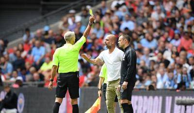 Video – Pep Guardiola pengurus pertama yang dilayangkan kad kuning