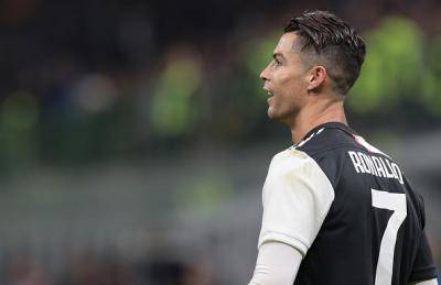 Ronaldo keluar minyak wangi