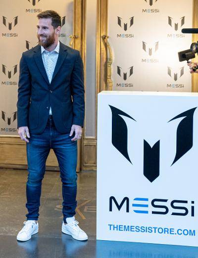 Messi ceburi bidang fesyen