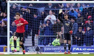 Watch David De Gea howler that gifted Everton the goal