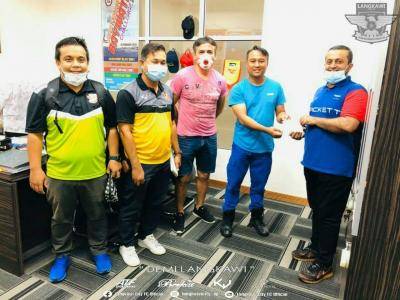 Langkawi FC beri sumbangan kepada barisan hadapan COVID-19