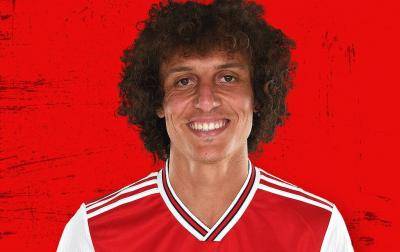 [VIDEO] David Luiz stays with Arsenal for another year