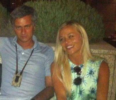 Mourinho spotted visiting a blonde who is not his wife!