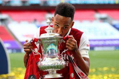 Aubameyang mengisyaratkan keluar setelah kemenangan Piala FA Arsenal