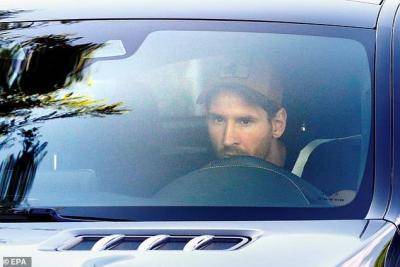 Messi back to training after decision to stay with Barcelona