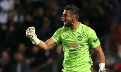 Isteri Sergio Romero menerangkan pengkritikan Man Utd di laman Instagram kerana kegagalan perpindahan