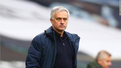 José Mourinho dipecat sebagai pengurus Tottenham Hotspur setelah hanya 17 bulan bertugas