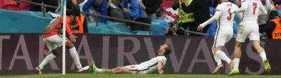 Harry Kane melakukan “Gazza” setelah menjaringkan gol dalam kemenangan 2-0 England ke atas Jerman