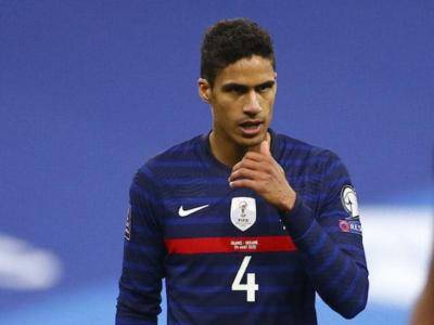 Manchester United target Raphael Varane shows touch of class while on holiday