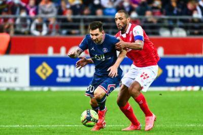 ‘This feels weird’: Fans on both sides freaking out as former Barca talisman makes PSG debut