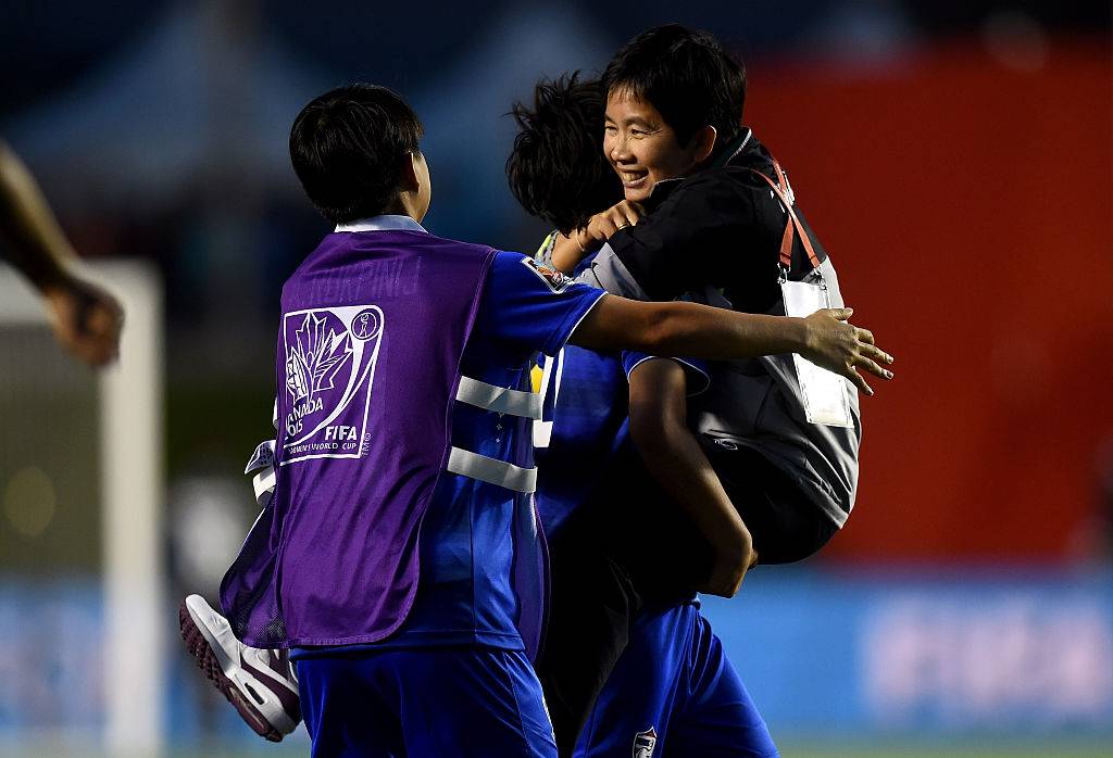 OFFICIAL : “โค้ชหนึ่ง” คัมแบ็คกุนซือฟุตบอลหญิงทีมชาติไทย