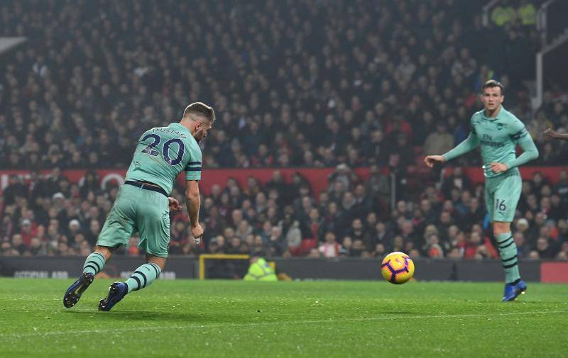 MANCHESTER, ENGLAND - DECEMBER 05: Shkodran Mustafi scores Arsenal's goal during the Premier League match between Manchester United and Arsenal FC at Old Trafford on December 5, 2018 in Manchester, United Kingdom. (Photo by David Price/Arsenal FC via Getty Images)