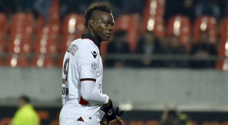 Mario Balotelli bị thẻ đỏ do “lăng mạ” trọng tài