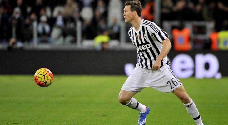 Juventus gia hạn hợp đồng với Lichtsteiner