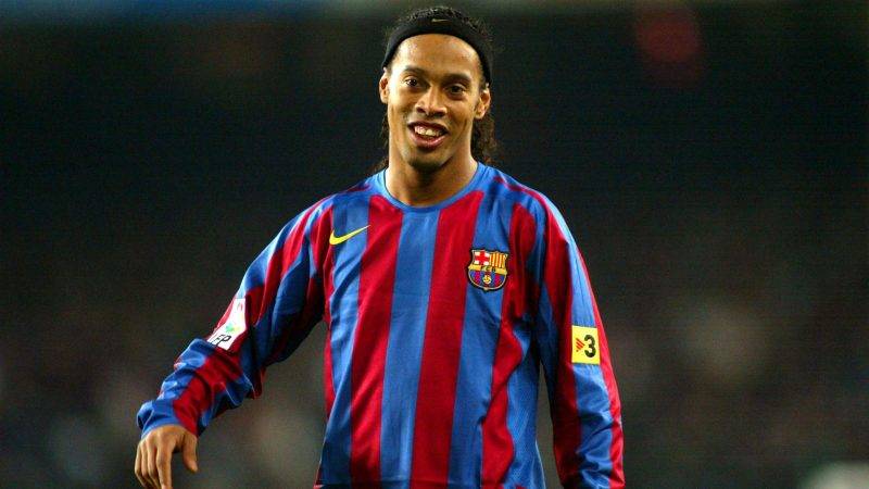 Ronaldinho “PSG gặp Barcelona sẽ là một trận cầu hấp dẫn – Football