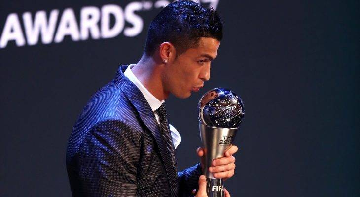 Ronaldo xuất sắc nhất mùa giải của FIFA