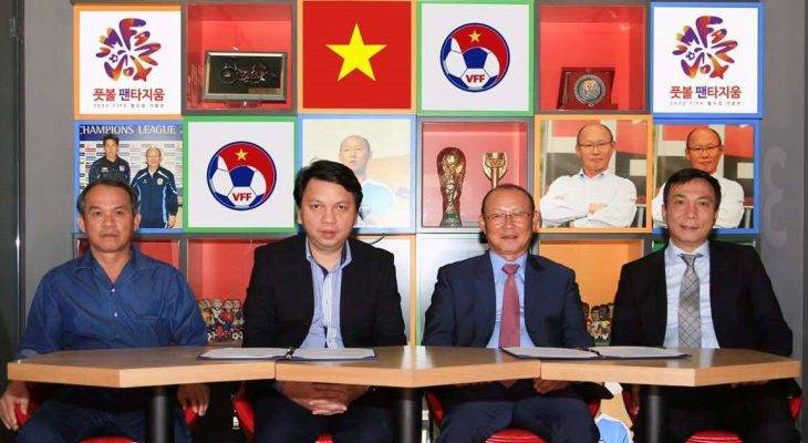 HLV Park Hang Seo đặt chân đến Việt Nam