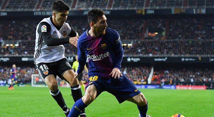 Chùm ảnh: Valencia cầm hòa Barcelona trong ngày Messi bị “cướp” bàn thắng