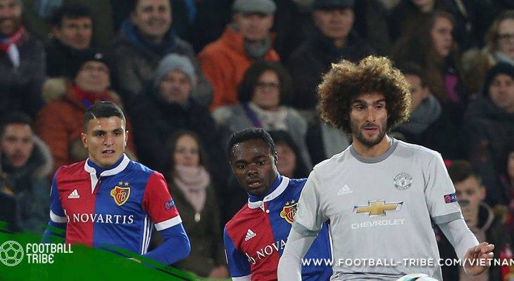 Fellaini cân nhắc về tương lai ở Manchester United