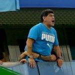 FIFA “nắn gân” Maradona sau màn chỉ trích trọng tài