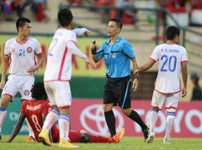 Trọng tài Ngô Duy Lân bị kỷ luật vẫn đoạt Còi vàng 2018