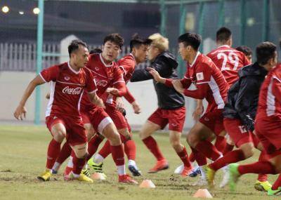 Tuyển Việt Nam nhận quà trước trận khai màn Asian Cup 2019 gặp Iraq