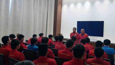 Tuyển Việt Nam hào hứng trải nghiệm công nghệ VAR tại Tứ kết Asian Cup 2019