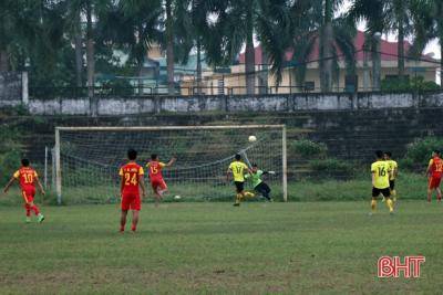 U19 Hồng Lĩnh Hà Tĩnh thắng trận giao hữu trên sân nhà