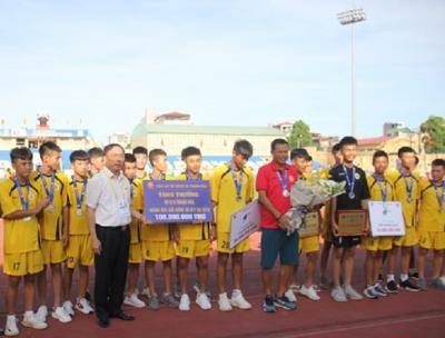 Trao thưởng 100 triệu đồng cho đội U15 Thanh Hóa