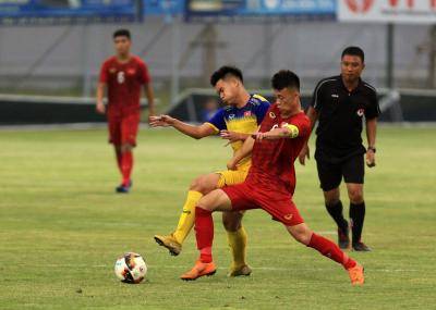 Đội trưởng U23 Việt Nam nhập viện sau chiến thắng trước lứa đàn em U18