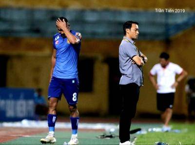 Cựu trọng tài FIFA nói gì về tình huống phạt đền gây tranh cãi khiến TP.HCM thua trận?