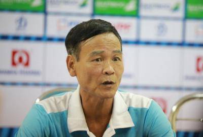 HLV Nguyễn Văn Dũng: ‘Mất điện gần 10 phút ảnh hưởng đến thể trạng, tâm lý các cầu thủ’